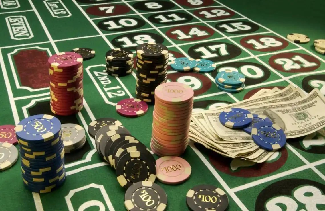Live dealer view during play Live dealer view during Domino QQ round on situs tante777